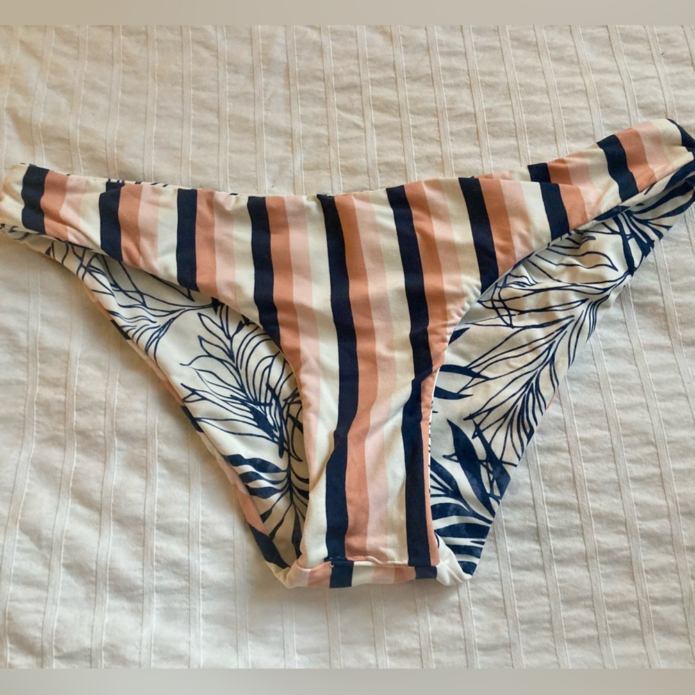 Carve designs reversible bikini bottom size medium